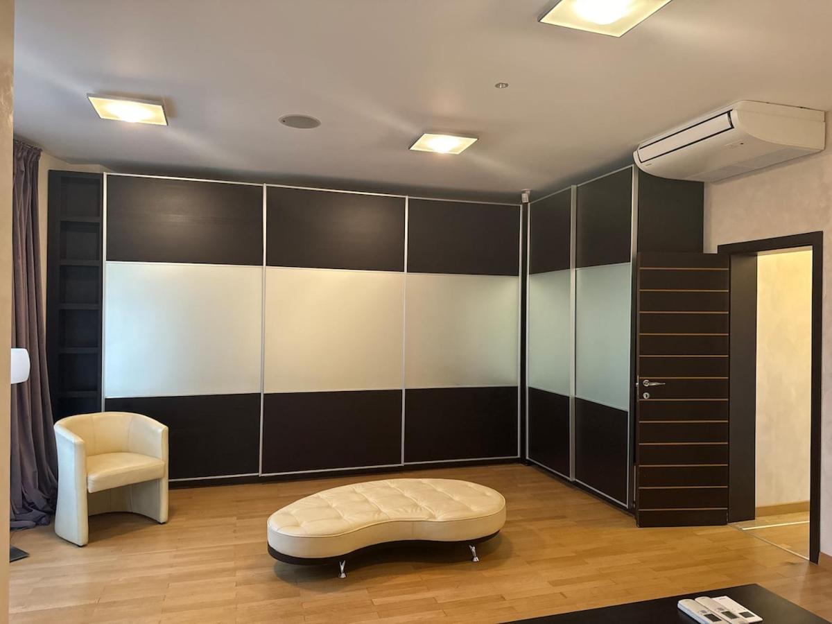 Spacious Luxury Close To Marinela Apartment
