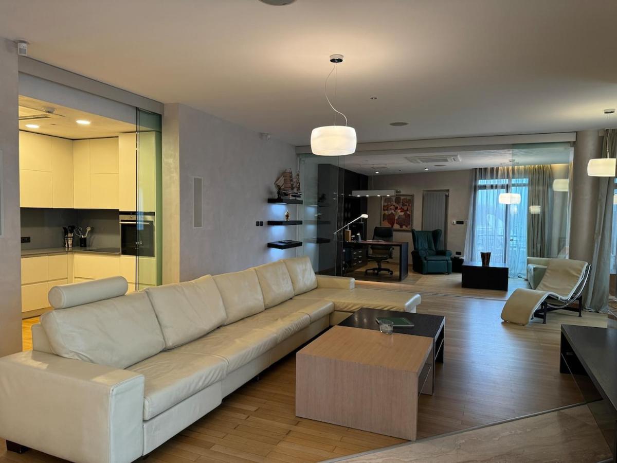 Spacious Luxury Close To Marinela Apartment