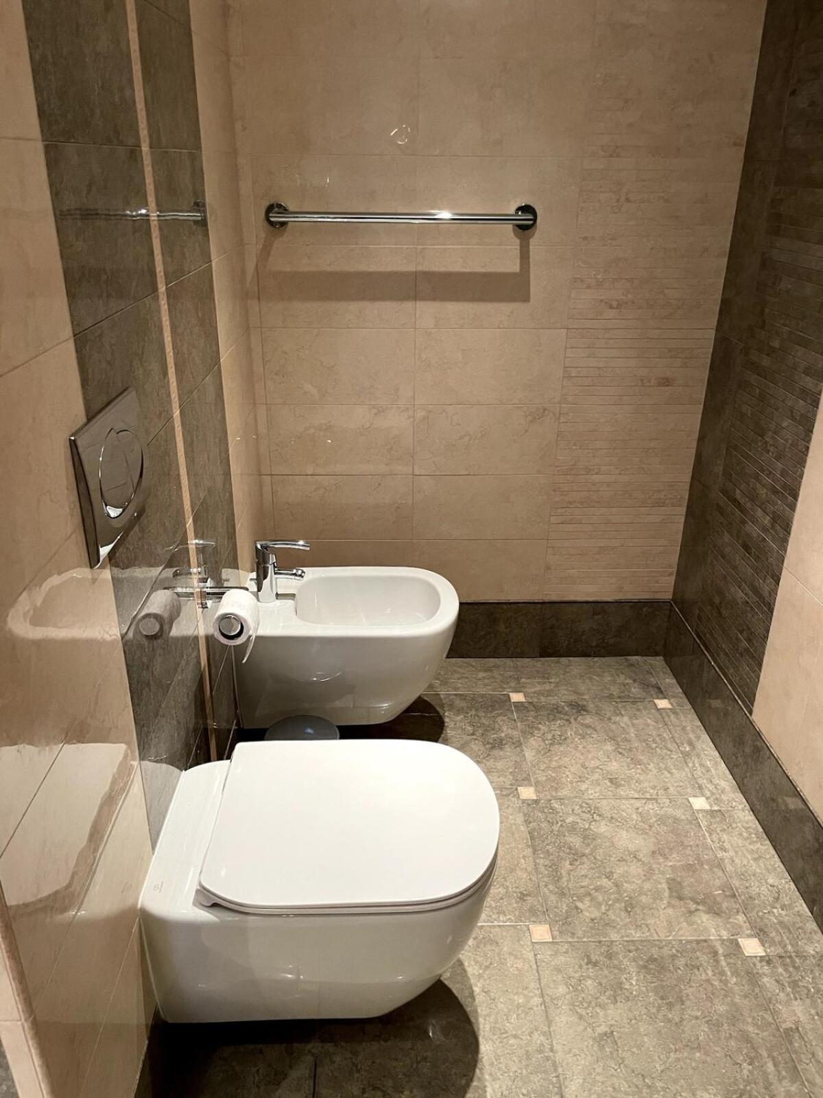 Spacious Luxury Close To Marinela